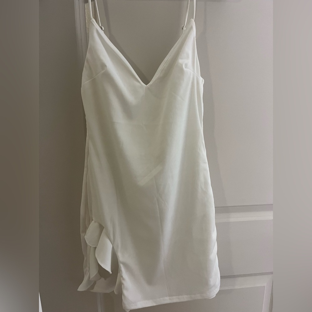 Lucy in the Sky White Dress with Slit and Ruffle Size M